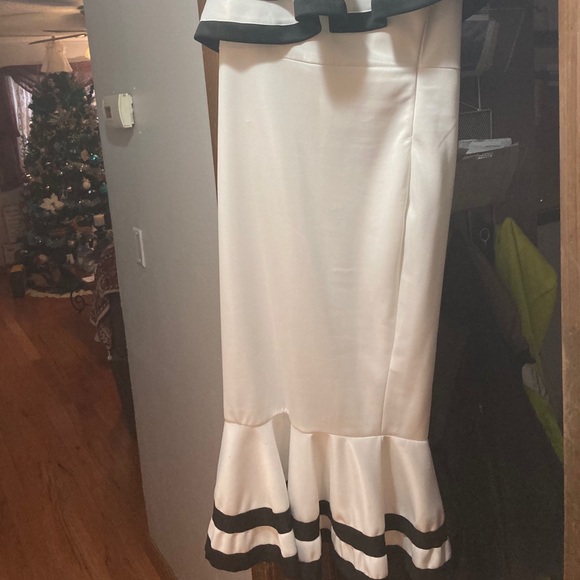 Dress - Picture 3 of 3